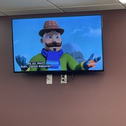 PENRAD Imaging-Sisters Grove Pavillion - TV in the waiting area