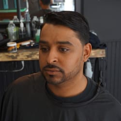 Loyalty Barber Shop VII - Haircut done by Josue