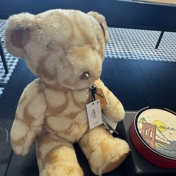 Coach - Waikele - Sooo cute teddy bear I wanted to take home - Outlet Stores Near Me - Waipahu, Hawaii
