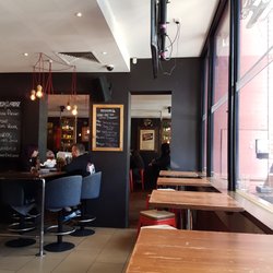 Beer DeLuxe - Window seating