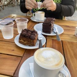 Riviera Helados - Chicotorta y torta  matilda y dos café con leche la mejor merienda