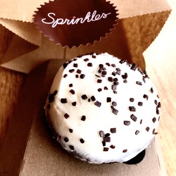 Sprinkles Georgetown - Vanilla icing chocolate cupcake - Bakeries Near Me - Washington, DC, District of Columbia Sprinkles Georgetown - Vanilla icing chocolate cupcake - Bakeries Near Me - Washington, DC, District of Columbia