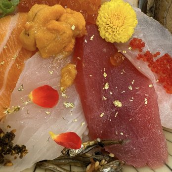 Hana Don - Gold flakes on Hana Don - Japanese Near Me - Toronto, Ontario Hana Don - Gold flakes on Hana Don - Japanese Near Me - Toronto, Ontario