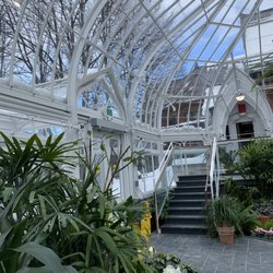 Conservatoire Et Serres Patrimoniales - Another view of the greenhouse interior.