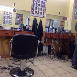Son's Hair Salon - The chair where it goes down
