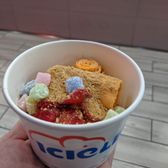 Photo of Icicles - San Mateo, CA, United States. Mai Thai with mochi, strawberries, and graham cracker crumbs.  Super Good!