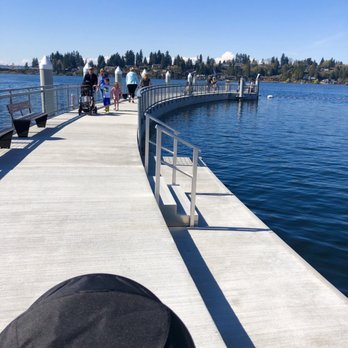 Meydenbauer Bay Park - Another view of the semicircle dock - Parks Near Me - Bellevue, Washington