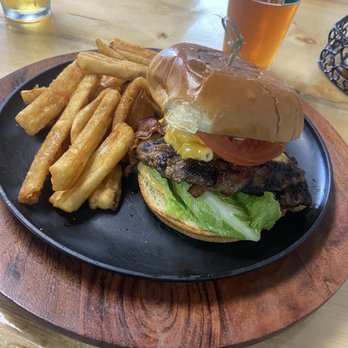 Alaskan Burger & Brew - 10. Mac & Cheese Burger - Burgers Near Me - Anchorage, Alaska Alaskan Burger & Brew - 10. Mac & Cheese Burger - Burgers Near Me - Anchorage, Alaska