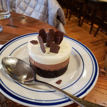 Duke's Grocery - Chocolate cake - Burgers Near Me - Washington, DC, District of Columbia Duke's Grocery - Chocolate cake - Burgers Near Me - Washington, DC, District of Columbia