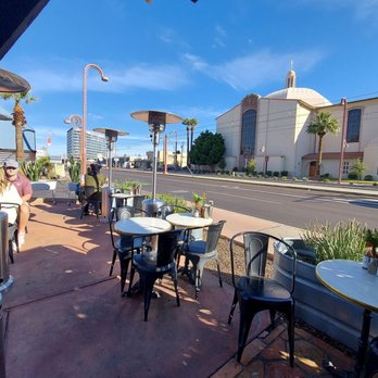 FÃ me Caffe - Outdoor patio seating - Coffee & Tea Near Me - Phoenix, Arizona FÃ me Caffe - Outdoor patio seating - Coffee & Tea Near Me - Phoenix, Arizona
