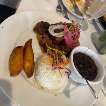 Coco Palm Restaurant - Cuban Near Me - Pomona, California