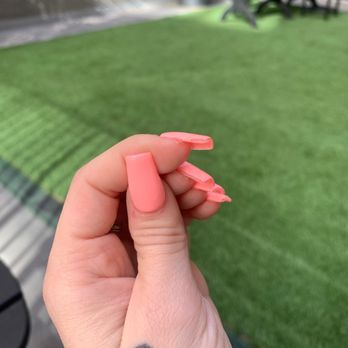 Blooming Nail Bar - they filed my nails AFTER they finished painting so now they look old and worn down - Nail Salons Near Me - Burbank, California