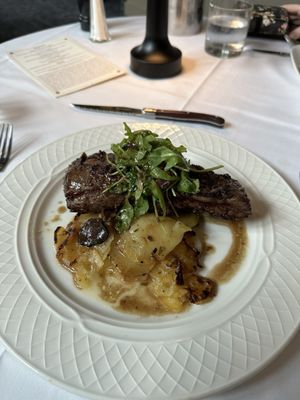 Resto L'Antoinette French American Bistro by null