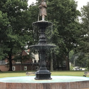 Cape Girardeau County Courthouse Annex - The fountain in the courthouse grounds. - Public Services & Government Near Me - Cape Girardeau, Missouri Cape Girardeau County Courthouse Annex - The fountain in the courthouse grounds. - Public Services & Government Near Me - Cape Girardeau, Missouri