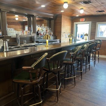 Crystal Springs Hideaway - Front bar - Burgers Near Me - Fort Worth, Texas