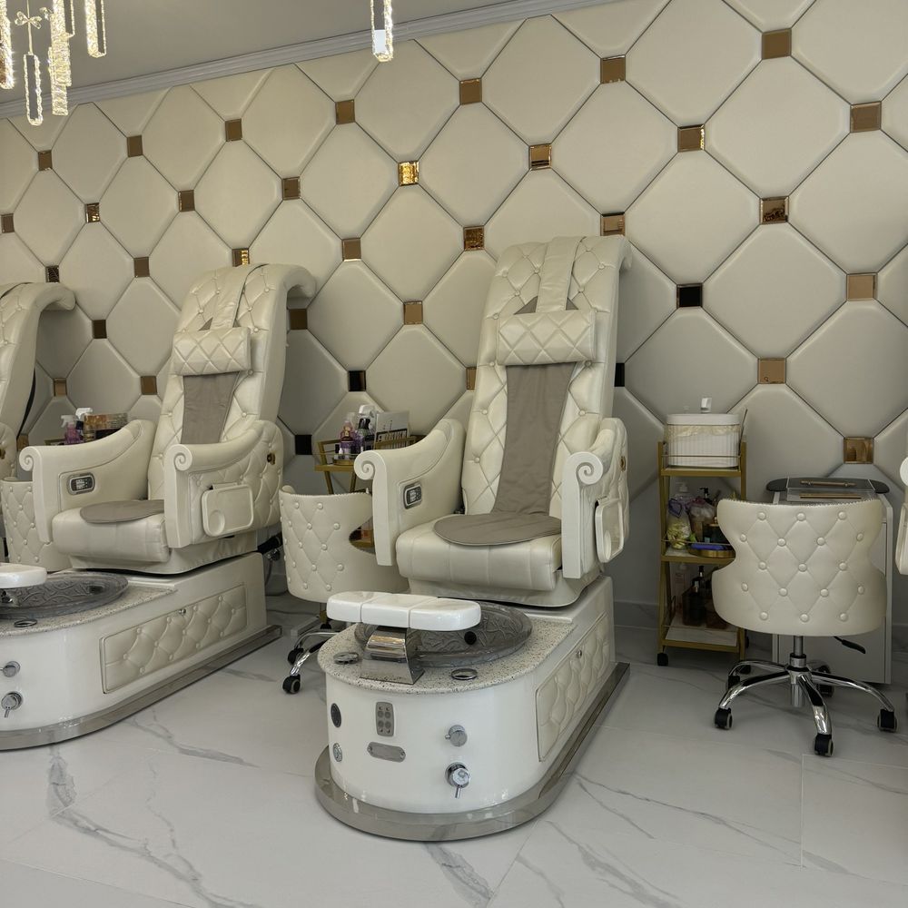 Colorful Nail Spa - Pedicure area, they line the tubs so they are clean - Nail Salons Near Me - SW Ranches, Florida Colorful Nail Spa - Pedicure area, they line the tubs so they are clean - Nail Salons Near Me - SW Ranches, Florida