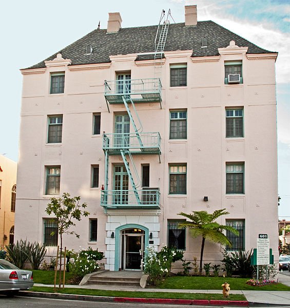 MIRACLE MILE Updated September 2024 601 S Cloverdale Ave, Los