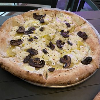 Pizaro's Pizza - Mushrooms and potatoes- the crust was not up to mark - Pizza Near Me - Houston, Texas Pizaro's Pizza - Mushrooms and potatoes- the crust was not up to mark - Pizza Near Me - Houston, Texas
