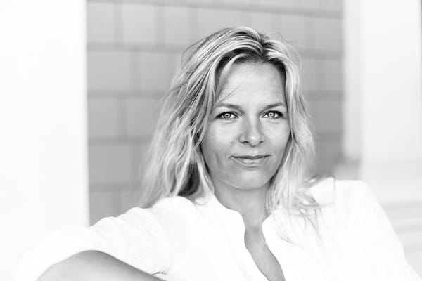 Julie Lynge by null