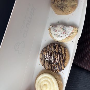 Crumbl - Oak Creek - Bakeries Near Me - Oak Creek, Wisconsin