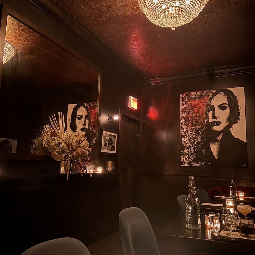 The Alderman - Seating area - Cocktail Bars Near Me - Chicago, Illinois