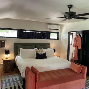 Casa Cody - Large studio room. Ac blows directly in your face, wasn't an option to change the direction of the vents - Hotels Near Me - Palm Springs, California