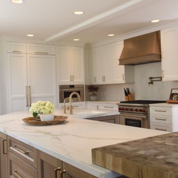 Reier Construction - a kitchen with a center island - General Contractors Near Me - University Pl, Washington Reier Construction - a kitchen with a center island - General Contractors Near Me - University Pl, Washington
