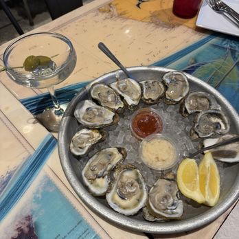 Papa's Raw Bar - Oyster and dirty martini - Seafood Near Me - Lighthouse Point, Florida Papa's Raw Bar - Oyster and dirty martini - Seafood Near Me - Lighthouse Point, Florida