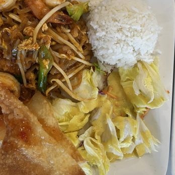 Jumpa Thai - Pad Thai with shrimp - Thai Near Me - Garden Grove, California Jumpa Thai - Pad Thai with shrimp - Thai Near Me - Garden Grove, California