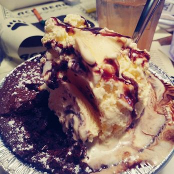 Black Bear Diner Gilroy - Lava cake with ice cream - Diners Near Me - Gilroy, California