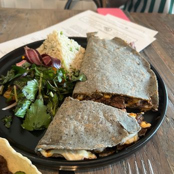 Caracol - Tlayuda de Carne a las Brasas - Seafood Near Me - Houston, Texas