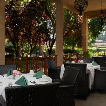 River's Edge - Dine outside on the patio - Retirement Homes Near Me - Sacramento, California River's Edge - Dine outside on the patio - Retirement Homes Near Me - Sacramento, California