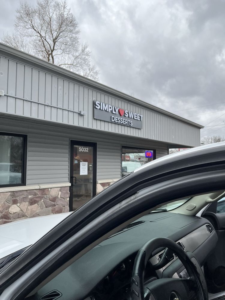 Simply Sweet Desserts Logo