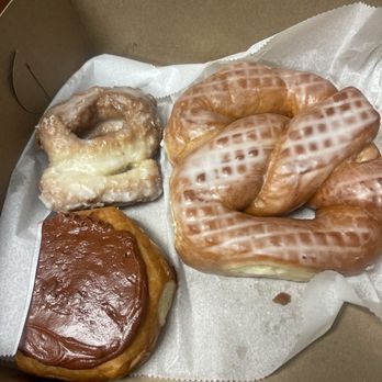 Hole N One Donuts - Bakeries Near Me - Dayton, Ohio Hole N One Donuts - Bakeries Near Me - Dayton, Ohio
