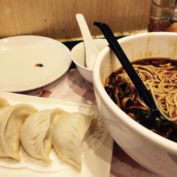 翡翠拉麵小籠包 - Pan fried pork dumplings and sweet and sour noodle soup. - Shanghainese Near Me - Hong Kong, HK 翡翠拉麵小籠包 - Pan fried pork dumplings and sweet and sour noodle soup. - Shanghainese Near Me - Hong Kong, HK