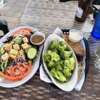 Mangrove Mama's Restaurant - Seafood Near Me - Sugarloaf Key, Florida