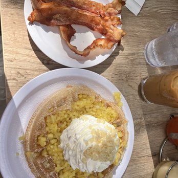 Eggs 'n Things Ko Olina - Fresh Pineapple Whipped Cream Waffle - American Near Me - Kapolei, Hawaii Eggs 'n Things Ko Olina - Fresh Pineapple Whipped Cream Waffle - American Near Me - Kapolei, Hawaii