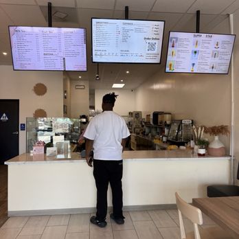 Snow Tea - Counter - Bubble Tea Near Me - Lancaster, California