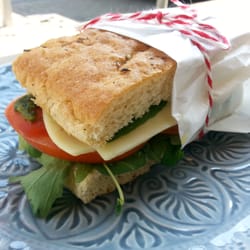 Black Coffee Pharmacy - Liebevoll verpacktes 'Butterbrot'