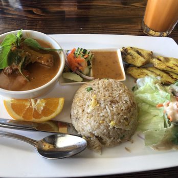 Do Sit Thai Cuisine - Chicken Satae and Panang Curry super delicious - Thai Near Me - Walnut Creek, California Do Sit Thai Cuisine - Chicken Satae and Panang Curry super delicious - Thai Near Me - Walnut Creek, California