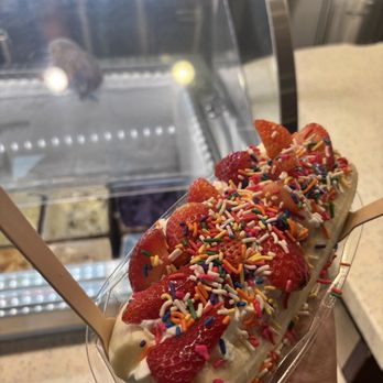 Ben & Jerry’s - A Banana Split (3 scoops) - Ice Cream & Frozen Yogurt Near Me - Houston, Texas
