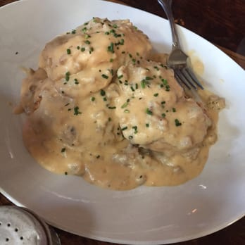 Union Kitchen and Tap Encinitas - Biscuits and gravy! - New American Near Me - Encinitas, California Union Kitchen and Tap Encinitas - Biscuits and gravy! - New American Near Me - Encinitas, California