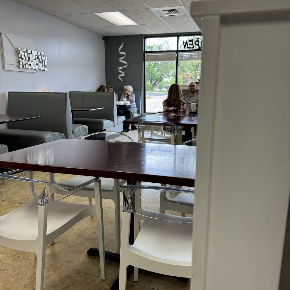 Chef Moussa - Seating - Mediterranean Near Me - Peoria, Illinois