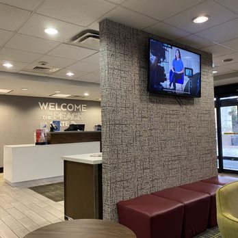 Hampton Inn Cumming - Lobby (plenty of outlets) - Hotels Near Me - Cumming, Georgia Hampton Inn Cumming - Lobby (plenty of outlets) - Hotels Near Me - Cumming, Georgia