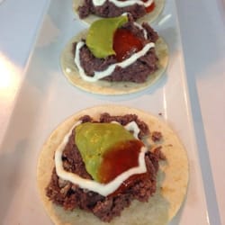 Pink Pepper - Tacos con frijoles refritos