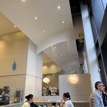 Blue Bottle Coffee - Wolf Point - Coffee & Tea Near Me - Chicago, Illinois