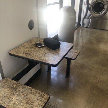 Valley View Laundry Lounge - Waiting lounge. - Laundromat Near Me - Van Nuys, California