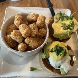 Acapulco Benedict: English muffin, chorizo sausage patty, poached egg, hollandaise sauce and cilantro