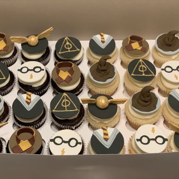 Lucky Street Cakes - Griffindor cupcakes - Cupcakes Near Me - Carrollton, Texas
