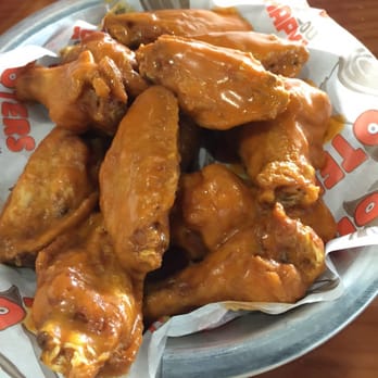 Hooters - hot wings - Sports Bars Near Me - Webster, Texas